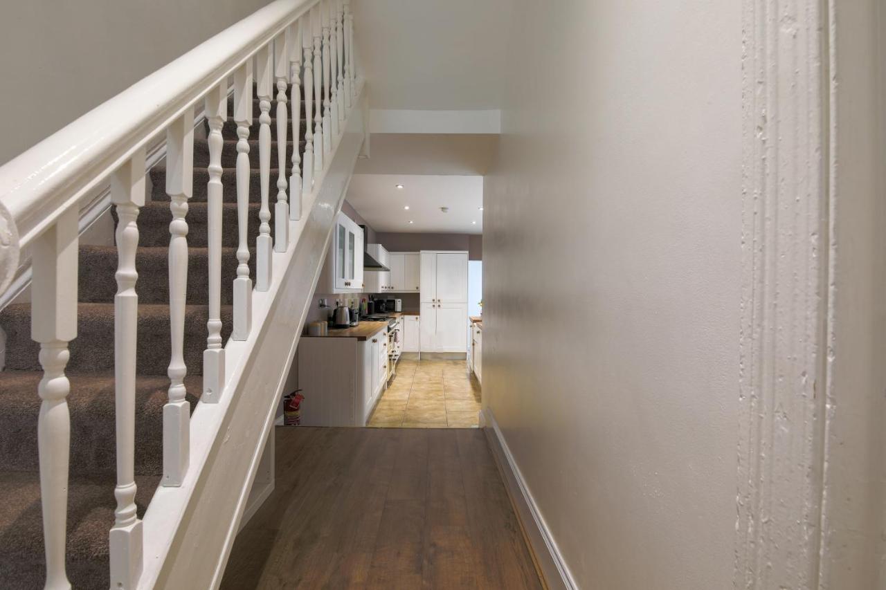 קארדיף Spacious 4 Bedroom House- Walking Distance To City Centre & Great Backyard מראה חיצוני תמונה