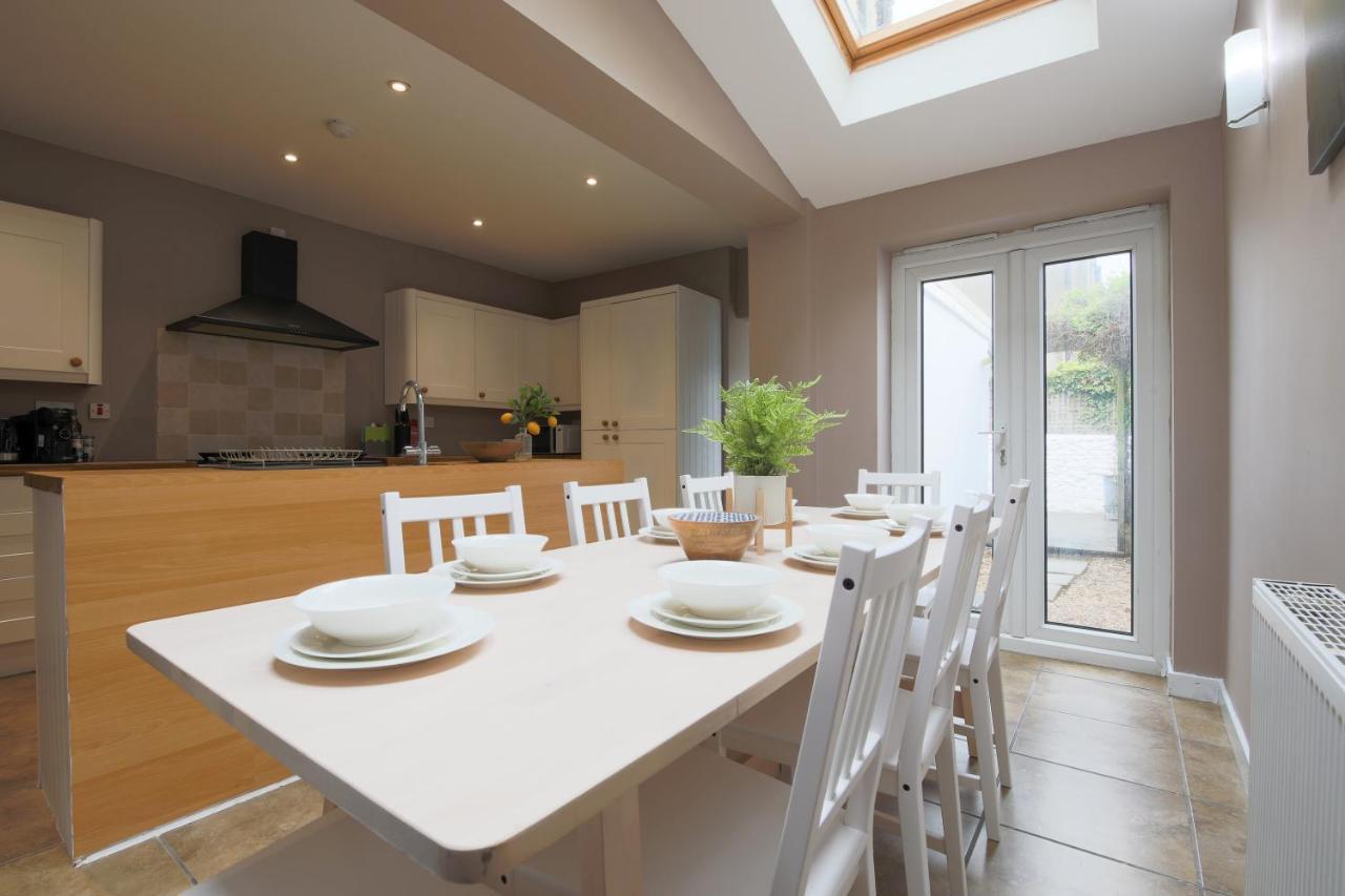 קארדיף Spacious 4 Bedroom House- Walking Distance To City Centre & Great Backyard מראה חיצוני תמונה