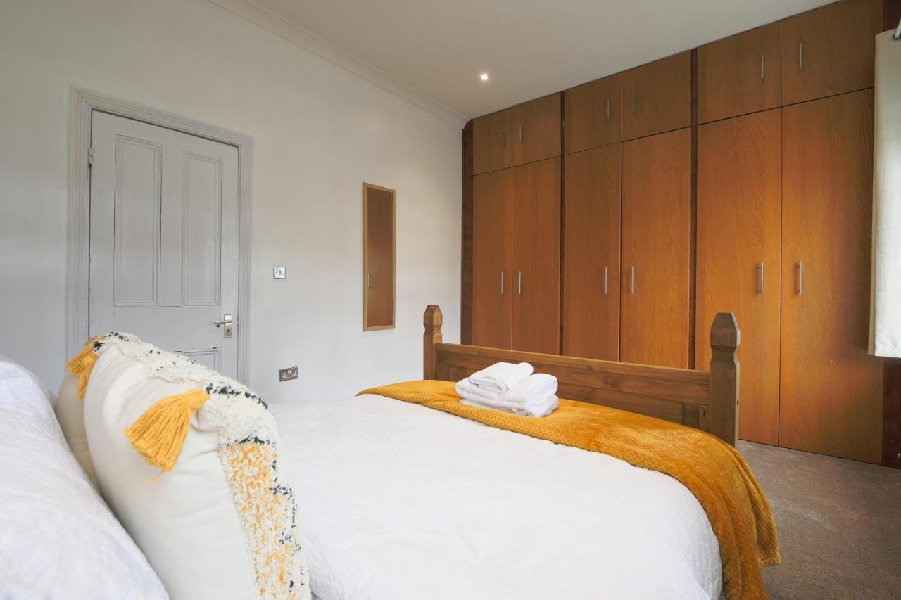 קארדיף Spacious 4 Bedroom House- Walking Distance To City Centre & Great Backyard מראה חיצוני תמונה