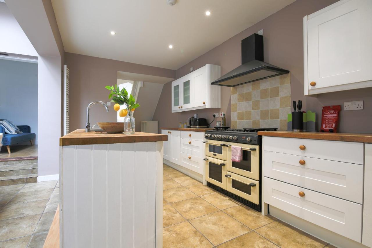 קארדיף Spacious 4 Bedroom House- Walking Distance To City Centre & Great Backyard מראה חיצוני תמונה