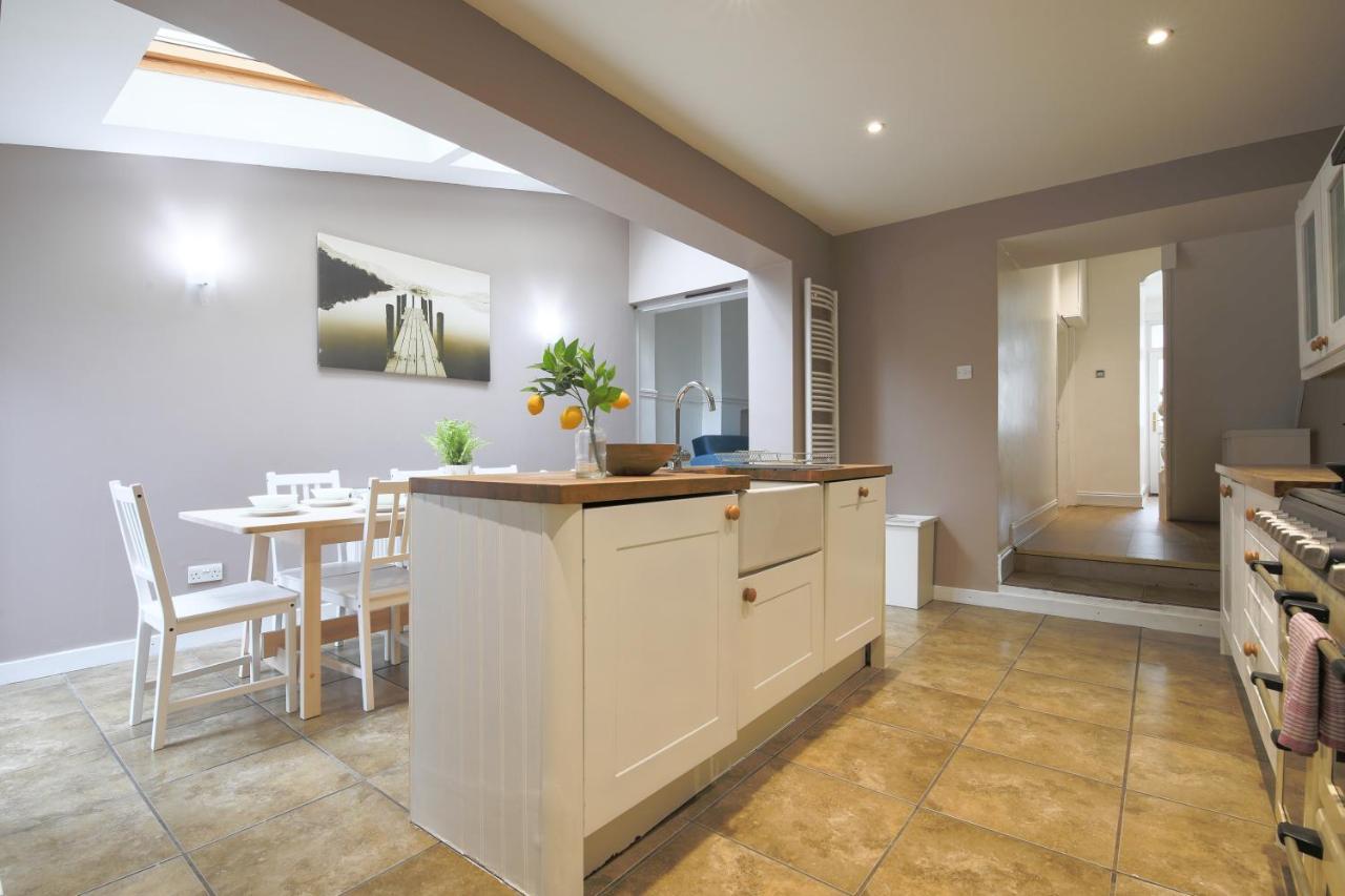 קארדיף Spacious 4 Bedroom House- Walking Distance To City Centre & Great Backyard מראה חיצוני תמונה