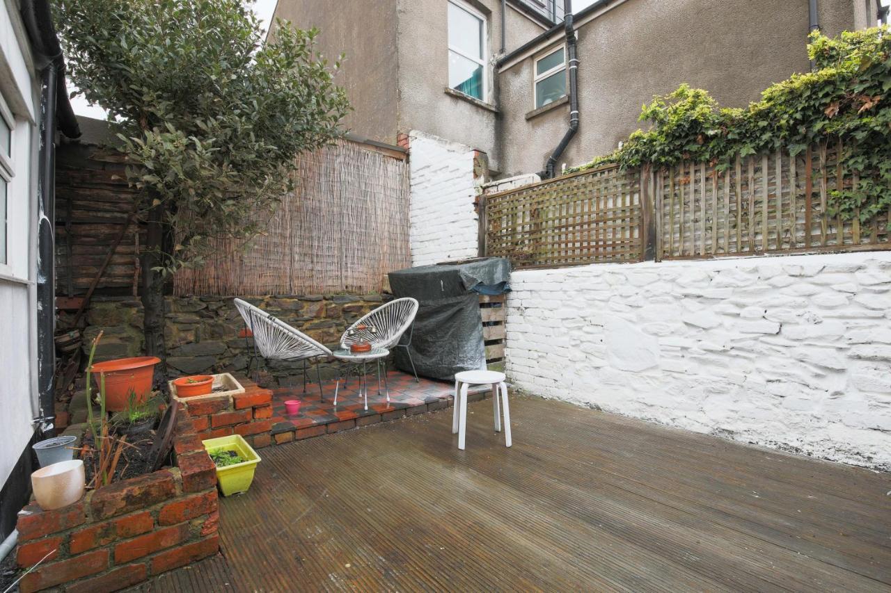 קארדיף Spacious 4 Bedroom House- Walking Distance To City Centre & Great Backyard מראה חיצוני תמונה