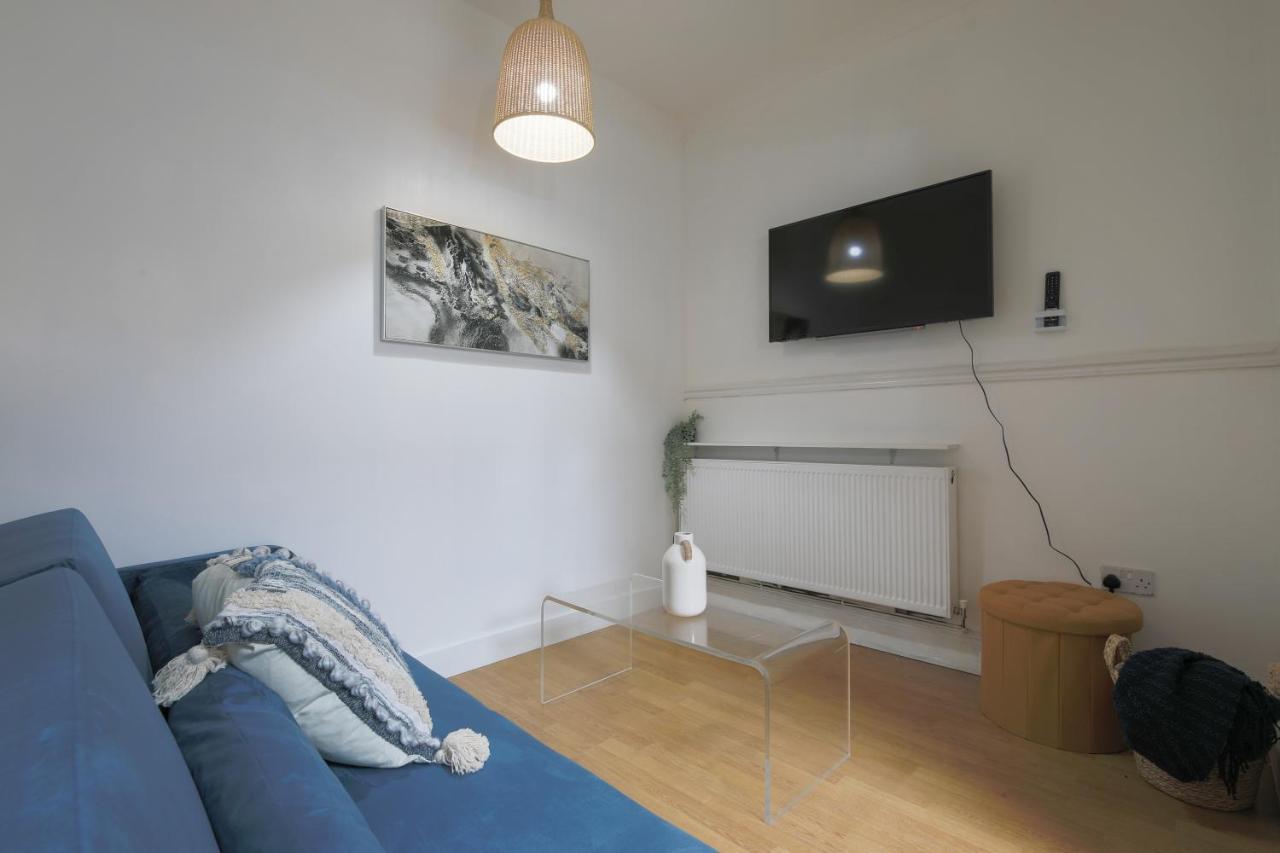 קארדיף Spacious 4 Bedroom House- Walking Distance To City Centre & Great Backyard מראה חיצוני תמונה