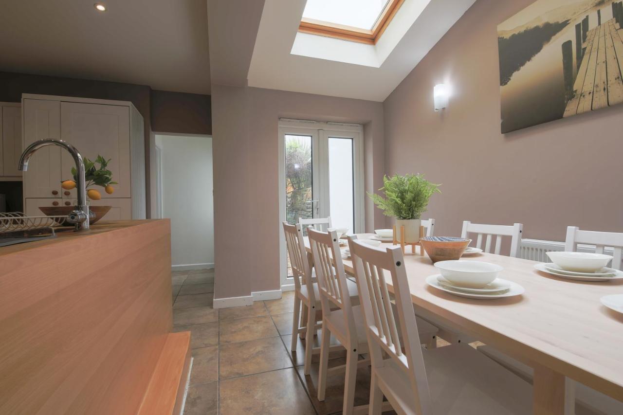 קארדיף Spacious 4 Bedroom House- Walking Distance To City Centre & Great Backyard מראה חיצוני תמונה